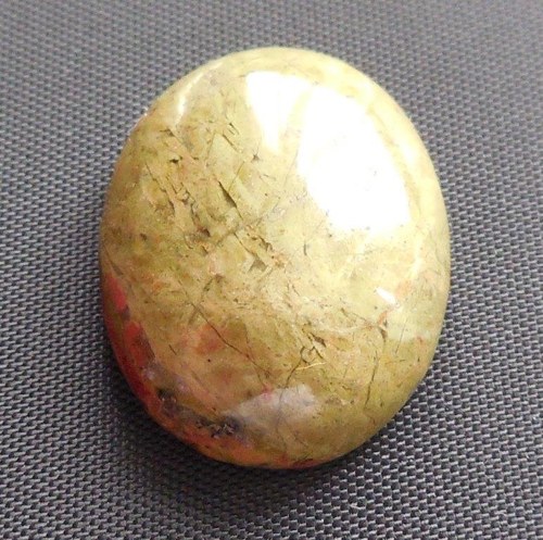Unakit - kabošon (20 x 15 x 6 mm)