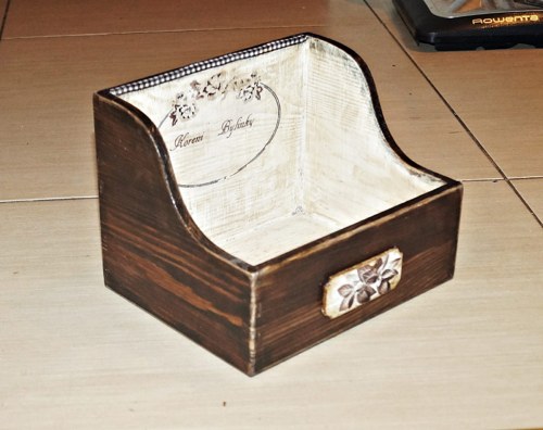 Dřevěný box na koření — foto 1