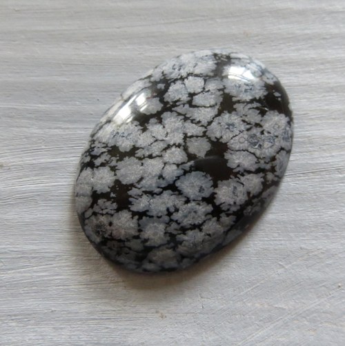 Obsidián vločkový , kabošon 2 x 3cm, č.2 — foto 1