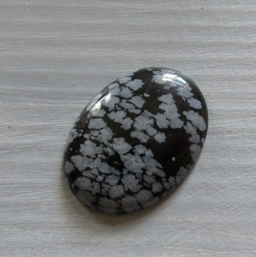 Obsidián vločkový , kabošon 2 x 3cm, č.3 — foto 1
