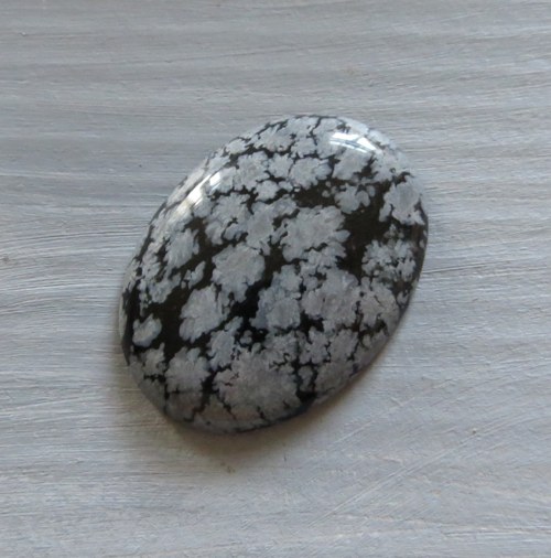 Obsidián vločkový , kabošon 2 x 3cm, č.11 — foto 1