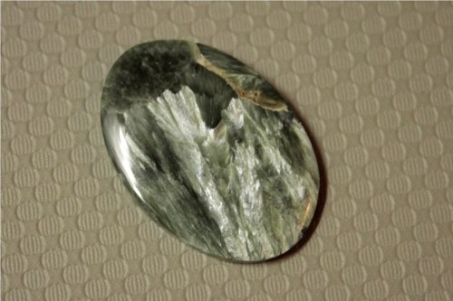 Serafinit kabošon 31x22x4mm — foto 1