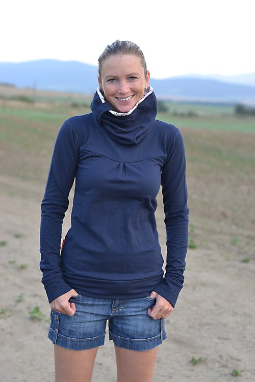 Modrá mikina — foto 1