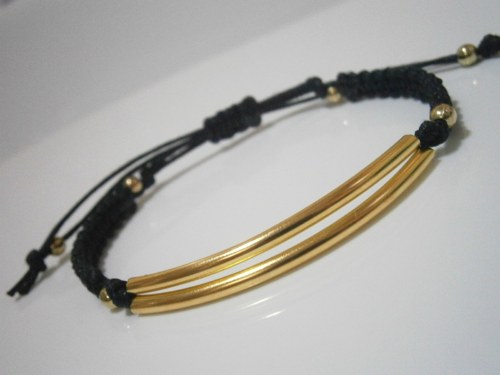"Elegance" - náramek černo/zlatý (macramé) — foto 1