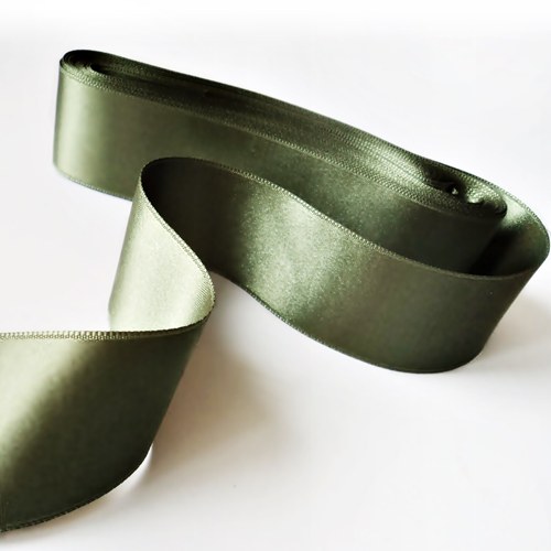 Stuha atlasová oboulící 38mm olivová