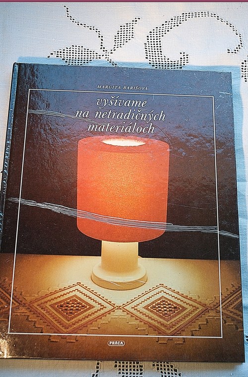 Vyšívání na netradičních materiálech — foto 1