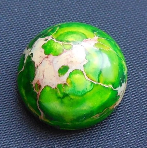 Variscit - kabošon (16 x 16 x 7 mm) — foto 1