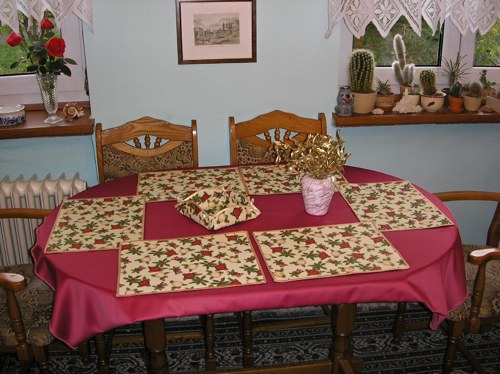 Vánoční prostírámí s košíčkem — foto 1