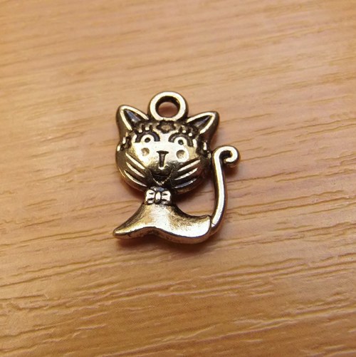 Kočka - zlatá - 13x16mm