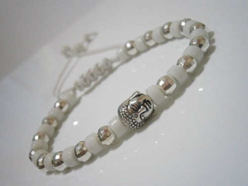 Bílo-stříbrný náramek s Buddhou (macramé)-Unisex