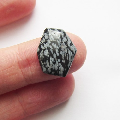 Kabošon obsidián vločkový, 17x13x4