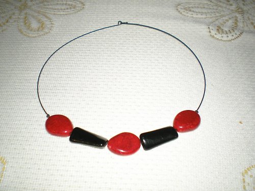 Černo-červená obruč — foto 1
