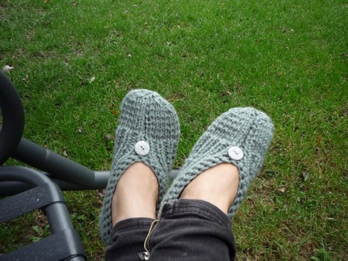 Papuče šedé s knoflíčkem — foto 1