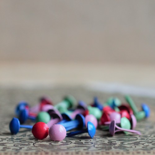 Hřebíčky mix barev 5mm — foto 1