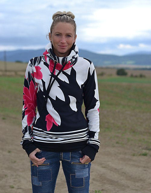 Květinová mikina — foto 1