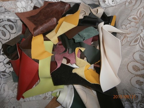 ODŘEZKY KŮŽÍ — foto 1