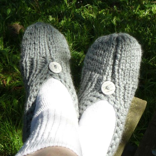 Papuče šedé s knoflíčkem — foto 1