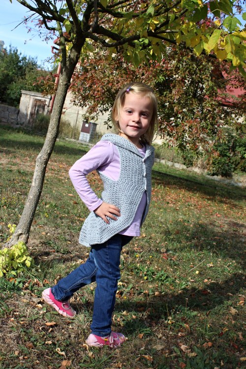 Háčkovaná vestička SKLADEM — foto 1