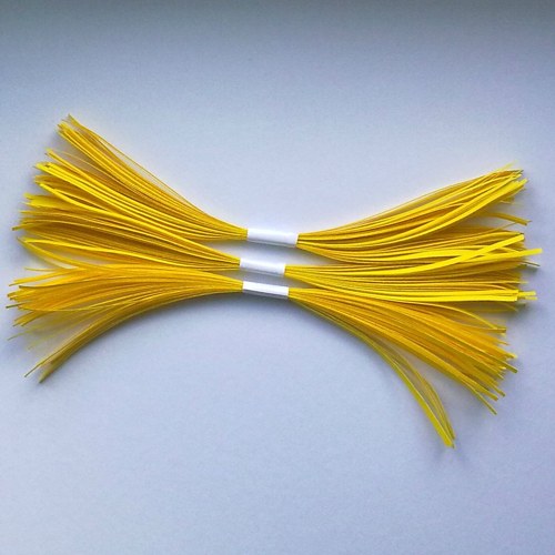 Tmavě žluté proužky na quilling 4 mm