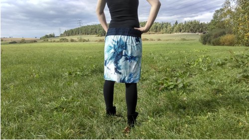 Modrá sukně s potiskem — foto 1
