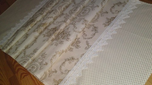 Napron zlatá elegance s krajkou — foto 1