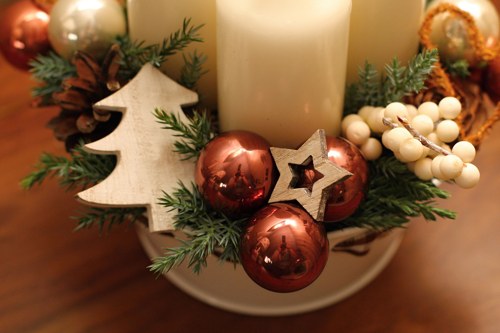 Hnědý adventní svícen — foto 1