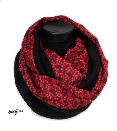 Červeno-černé bublinky a černý fleece — foto 1