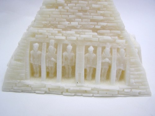 Svíčka vonná - pyramida 13 x 13 x 12,5 cm - bílá