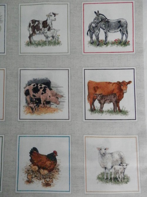 Panel malý - Na dvorku — foto 1