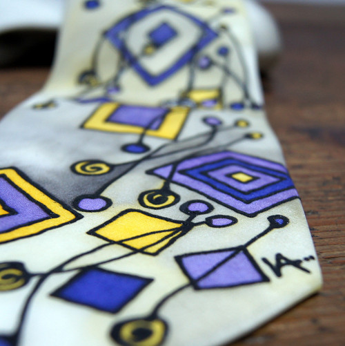 Malovaná kravata geometrická — foto 1