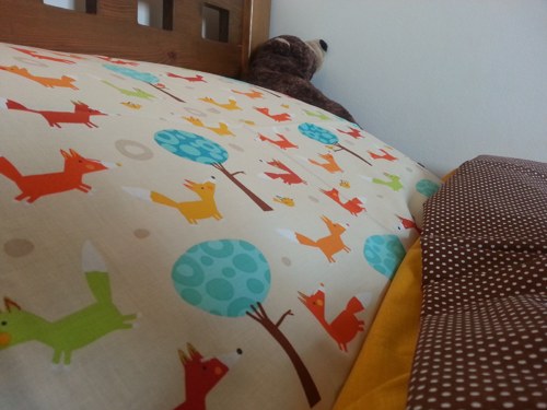 Polštářek- Lištičky na krémové — foto 1