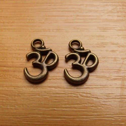 Znak "Óm" - starobronz - 16mm x 11mm