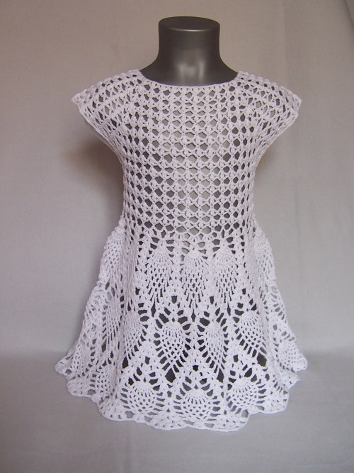 Větší bílé šaty nebo tunika