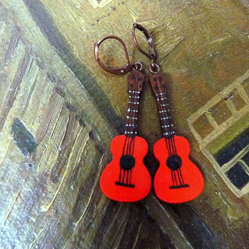 Ukulele náušnice — foto 1