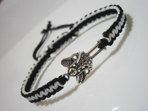 "Black&White" náramek s andílkem (macramé) — foto 1
