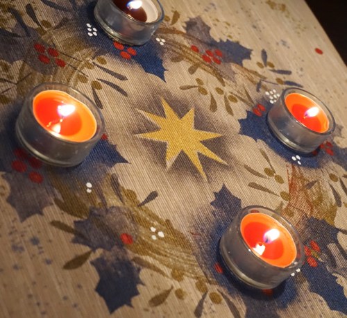 Adventní se jmelím a cesmínou — foto 1