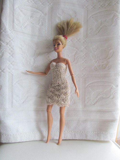 Elegantní šatičky pro Barbie — foto 1