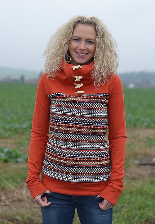 Cihlová mikina — foto 1