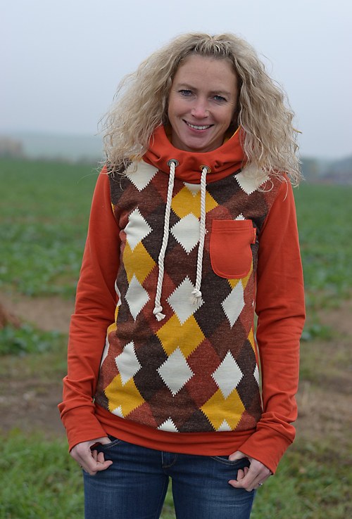 Cihlová mikina — foto 1