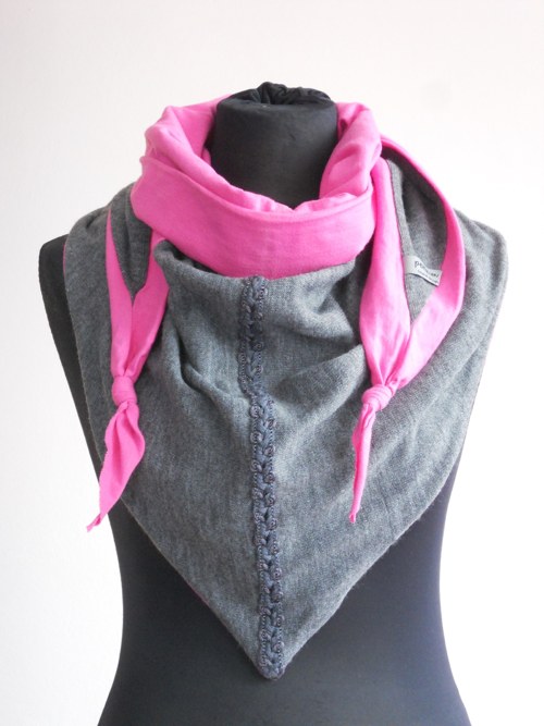 Šátek triangle grey/pink/line