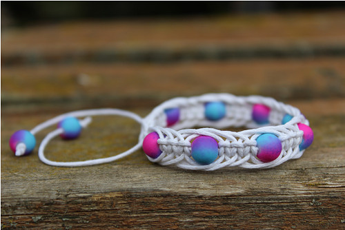 "Neonek".. Náramek macramé/shamballa — foto 1