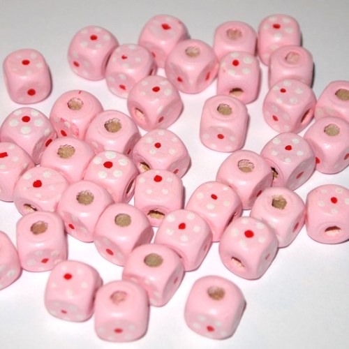 Dřevěné korálky - kostky 10 mm (cena 40ks)