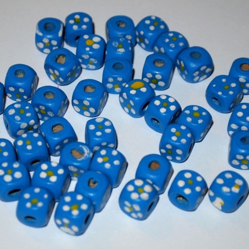Dřevěné korálky - kostky 10 mm (cena 40ks)