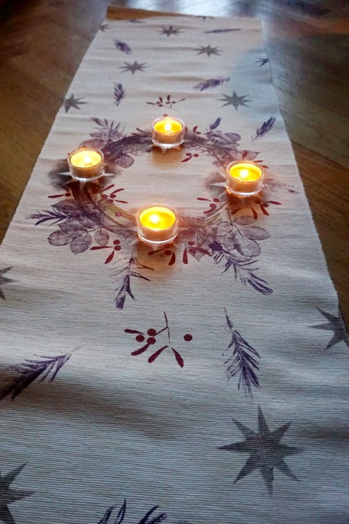 Adventní běhoun s pírky — foto 1