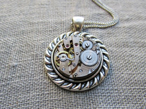 HODINKOVÝ steampunkový přívěsek — foto 1