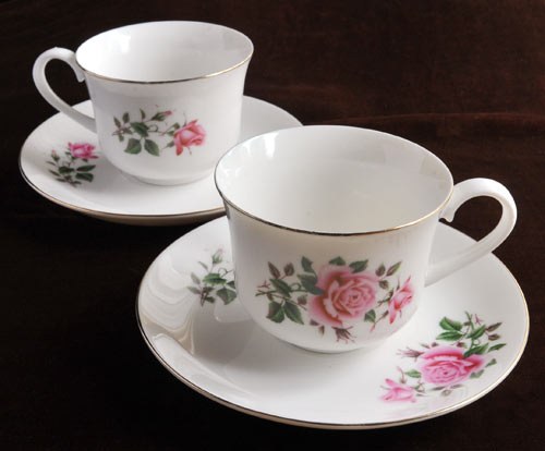 Porcelánové šálky s růžemi - 6 ks - s talířky