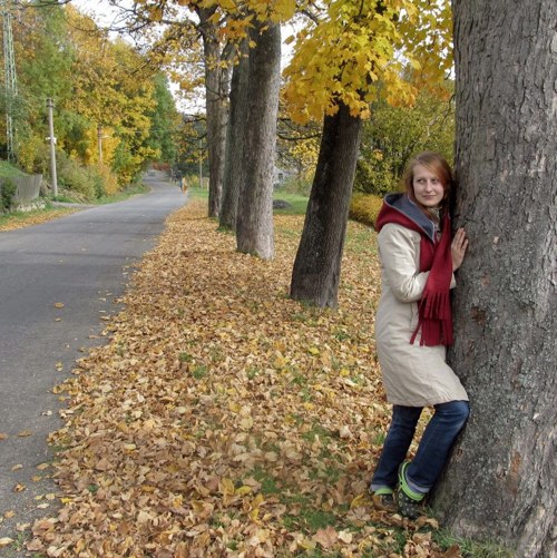 IHNED: Šála s kapucí DÁMSKÁ