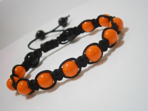 Černooranžový neonový náramek (macramé/shamballa) — foto 1