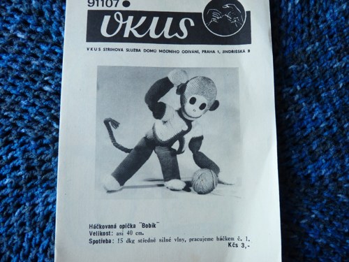 Vkus 91107, háčkovaná opička — foto 1