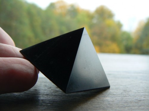 Šungit pyramida — foto 1